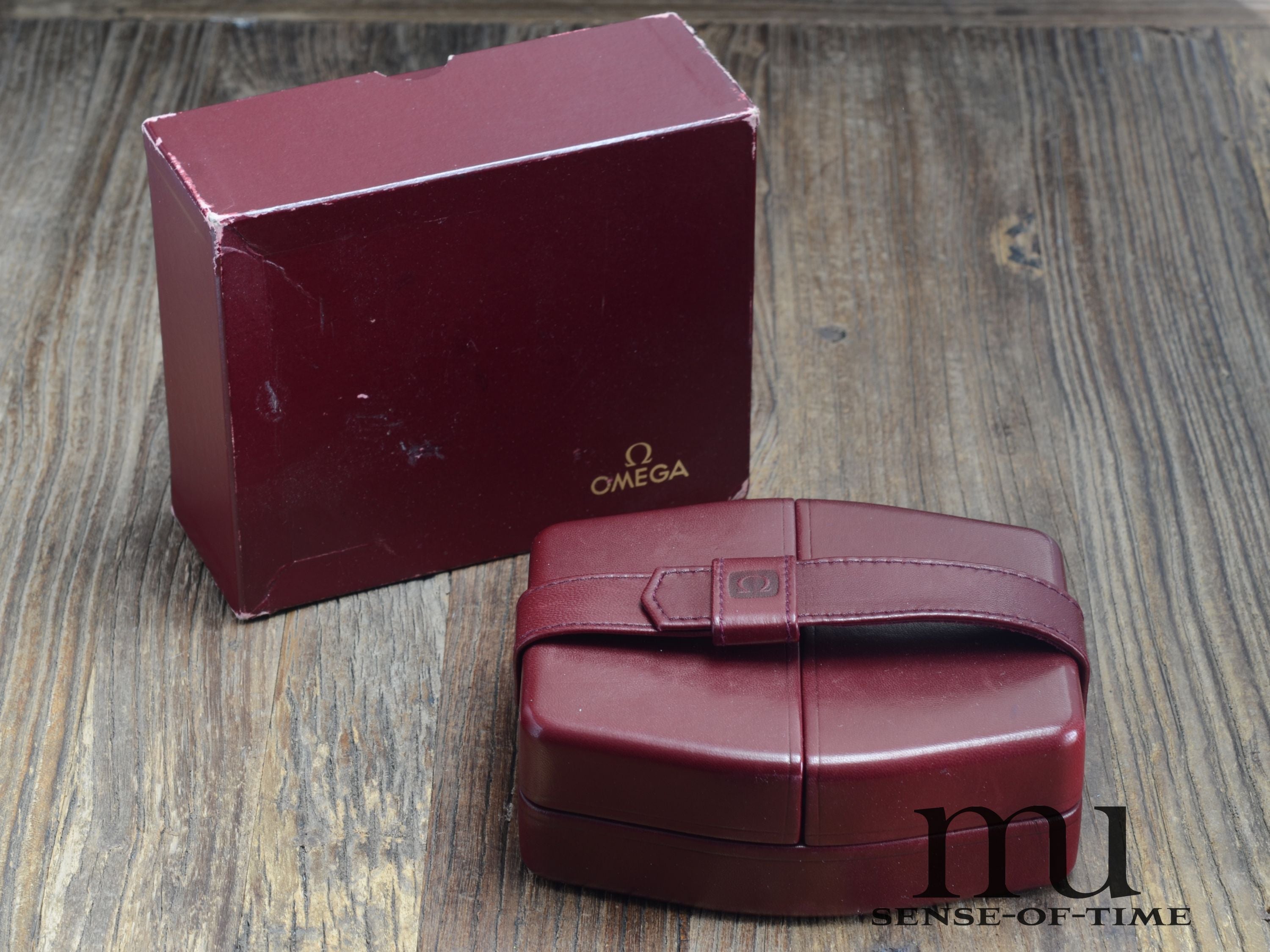 Zubehör: Omega Uhren-Box Vintage Rot