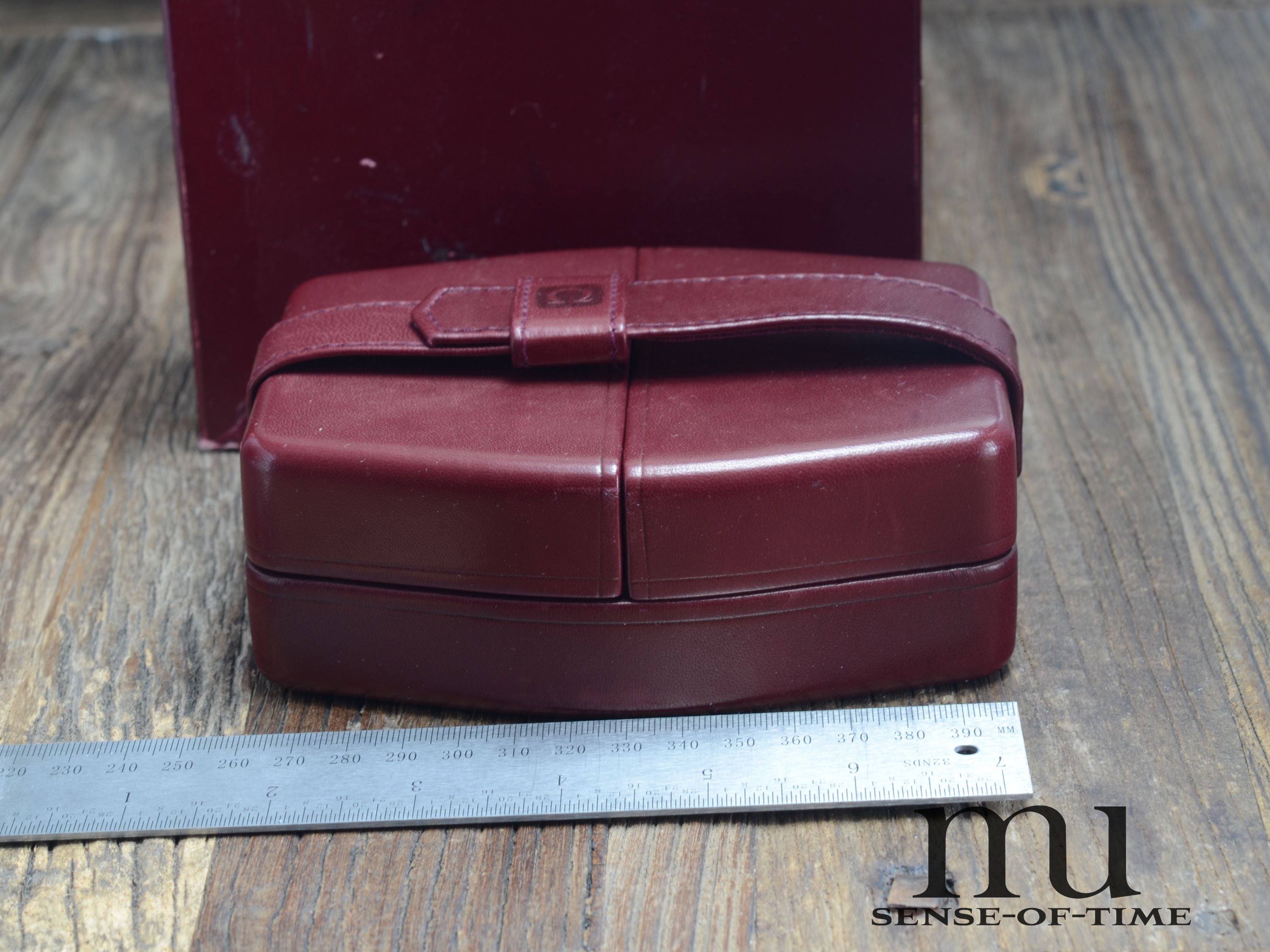 Zubehör: Omega Uhren-Box Vintage Rot