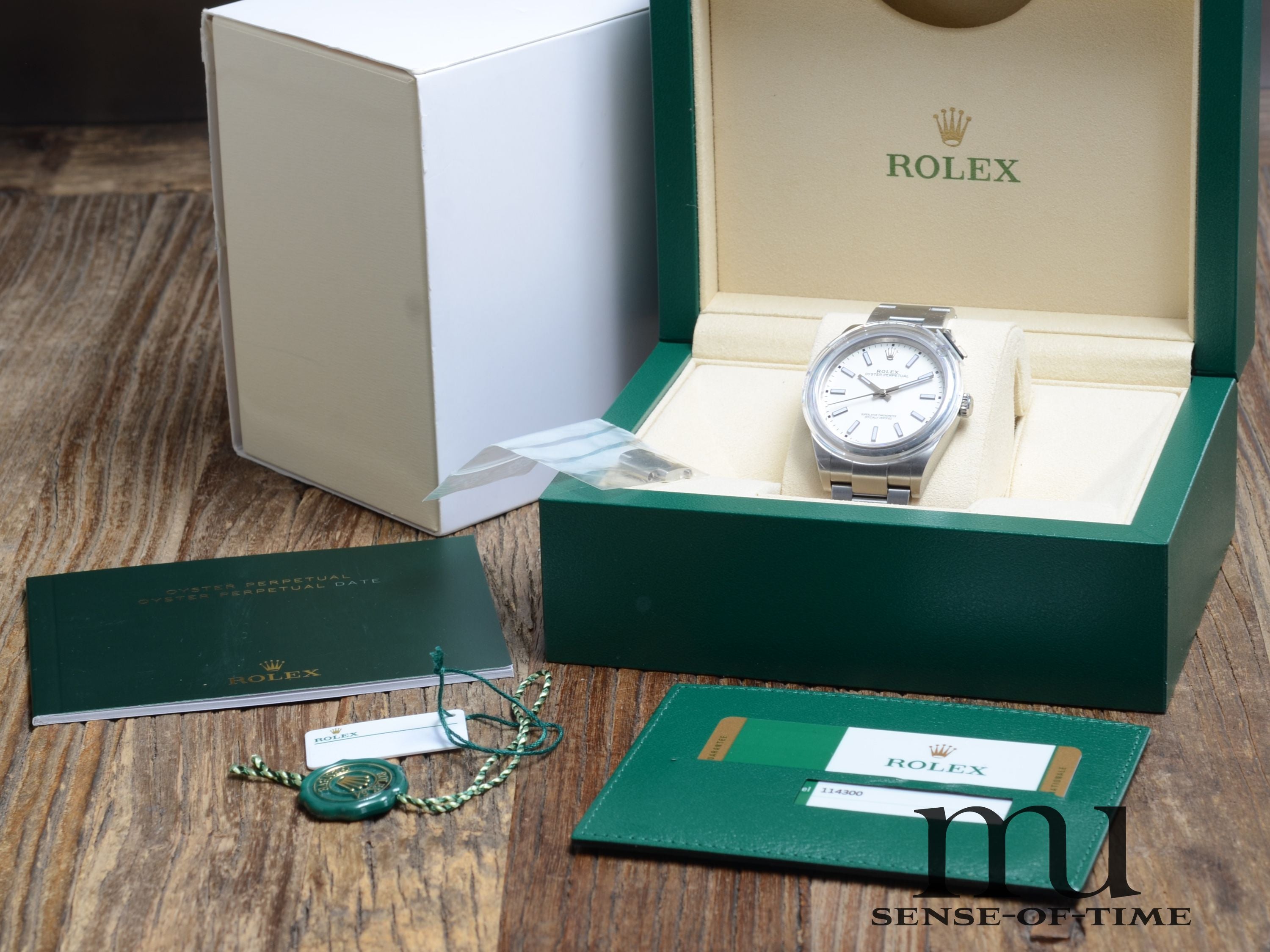 Rolex Oyster Perpetual 39mm, Weißes Zifferblatt, Ref. 114300